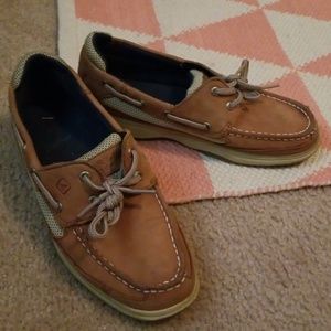 Boys sperrys